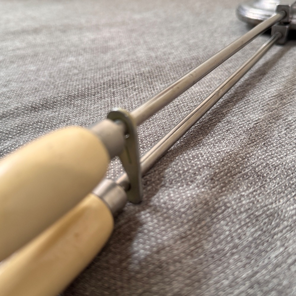 Vintage Toas-Tite Sandwich Toaster Cast Aluminum Pie Iron Campfire Tool Bakelite - Picture 12 of 17